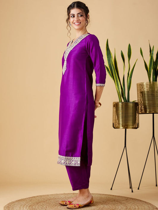 AADHYA Embroidered Kurti Set with Jacquard Dupatta