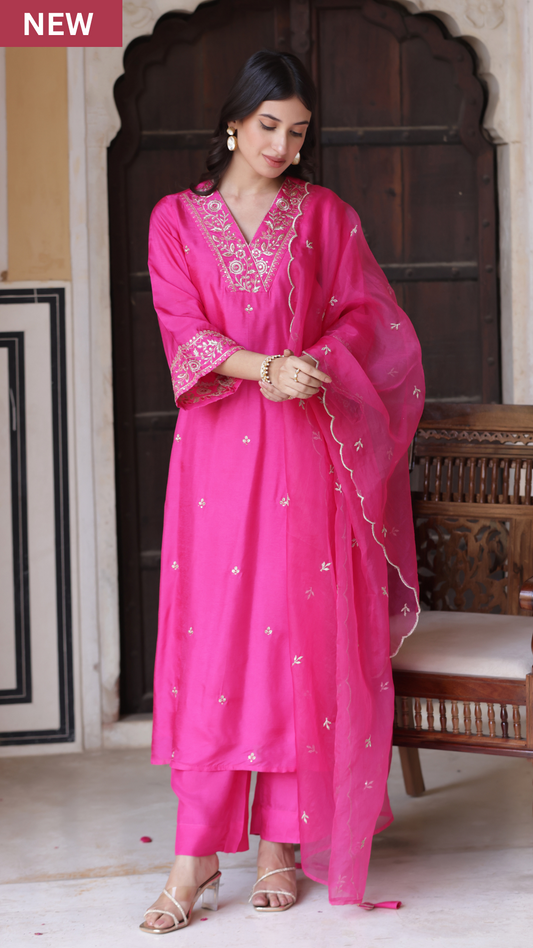 AKSHA Embroidered Chanderi Viscose Kurta Set