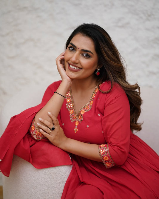 Anushka Embroidered Chanderi Kurta Set